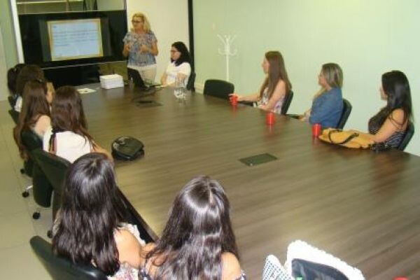 carteira-profissional-entregue-para-28-nutricionistas-de-porto-alegre