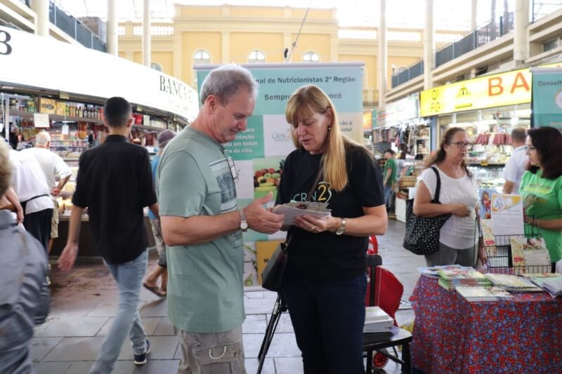 crn-2-realiza-atividade-no-mercado-pblico-de-porto-alegre